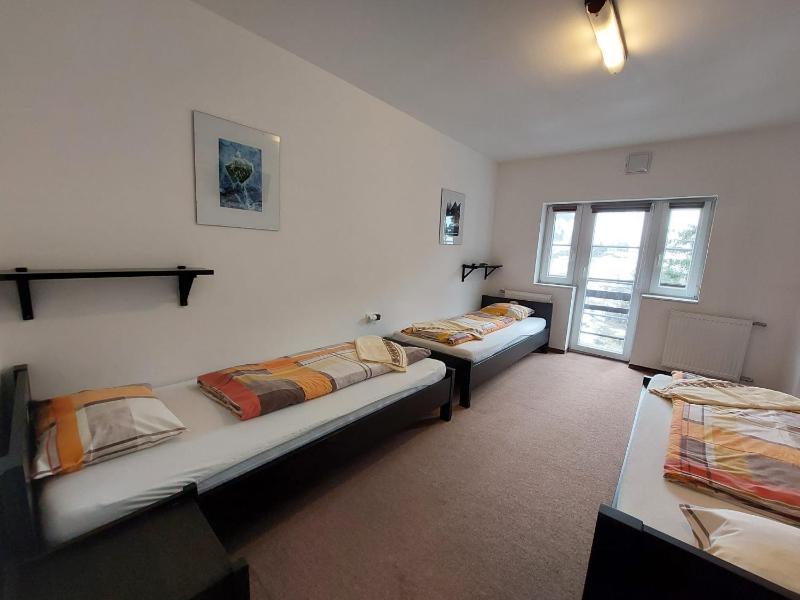 Triple Room with Shared Bathroom image 4
