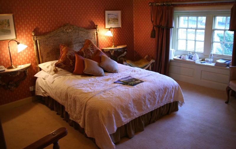 Classic Double Room image 2