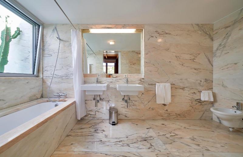 Suite image 3