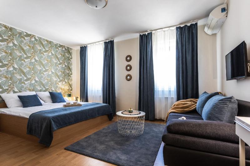 Double Room image 4