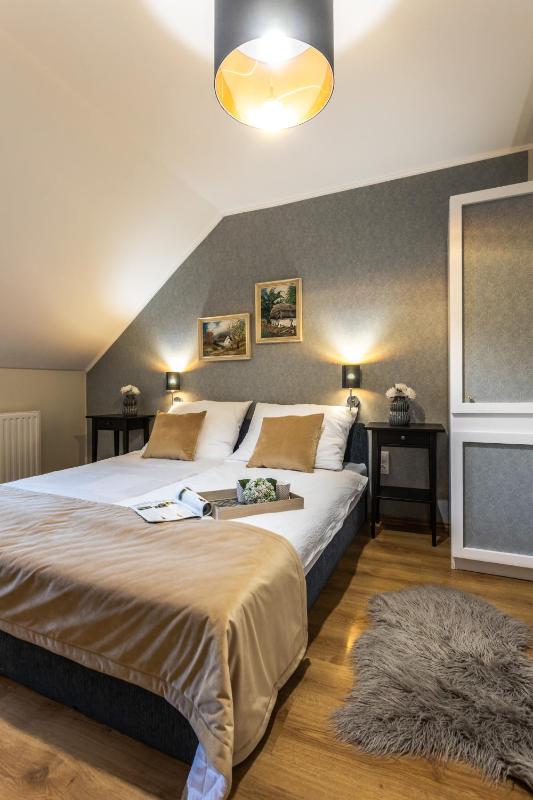 Small Twin Room image 3