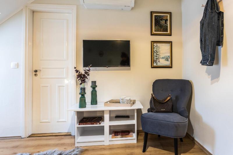 Standard Twin Room image 4