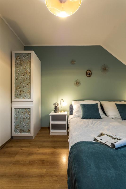 Standard Twin Room image 2