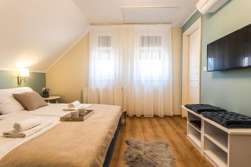 Small Double or Twin Room image 3