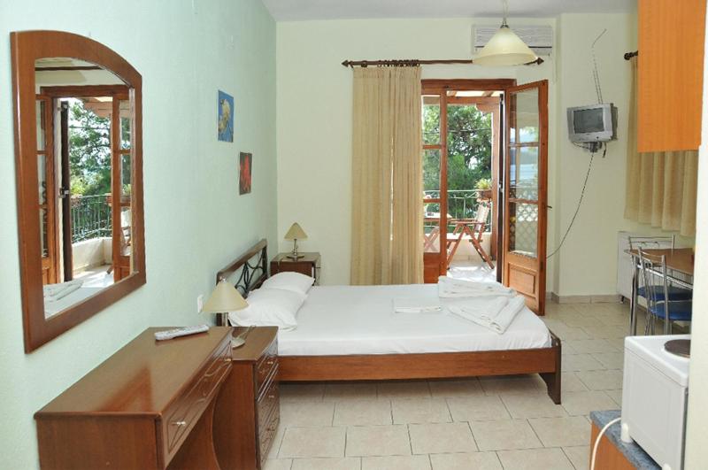 Studio with Sea View (2 Adults) image 4