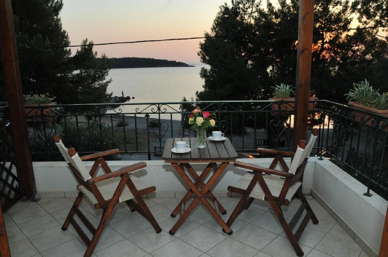 Studio with Sea View (2 Adults) image 3