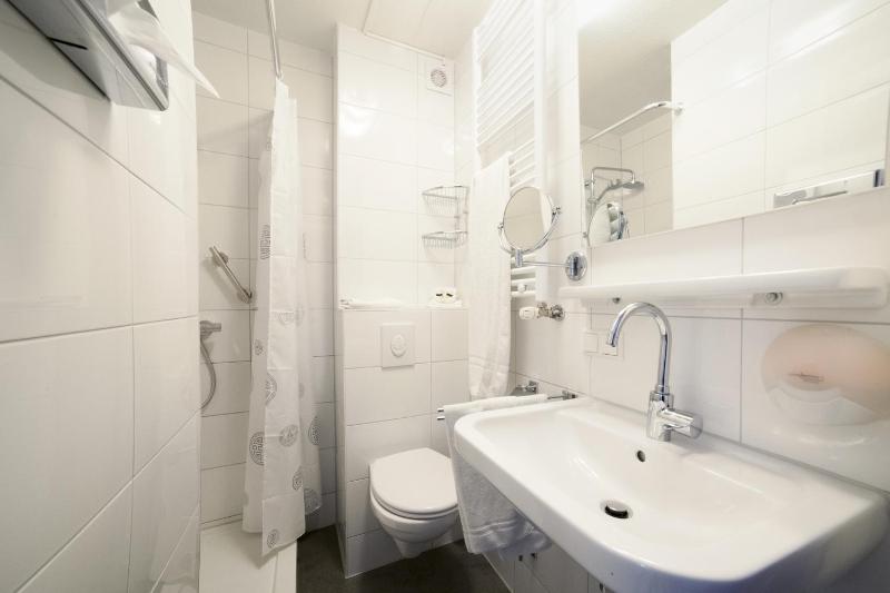 Economy Double Room image 2