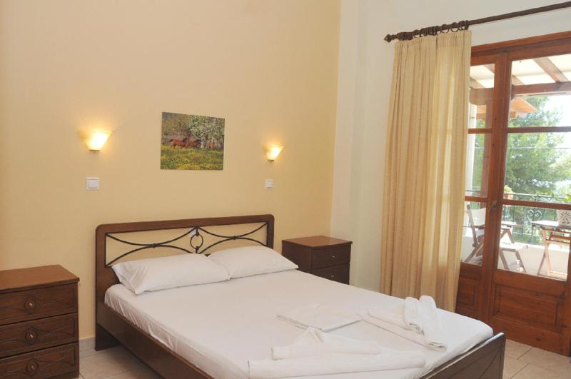 Studio with Sea View (2 Adults) image 2