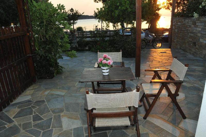 Studio with Sea View (3 Adults) image 1