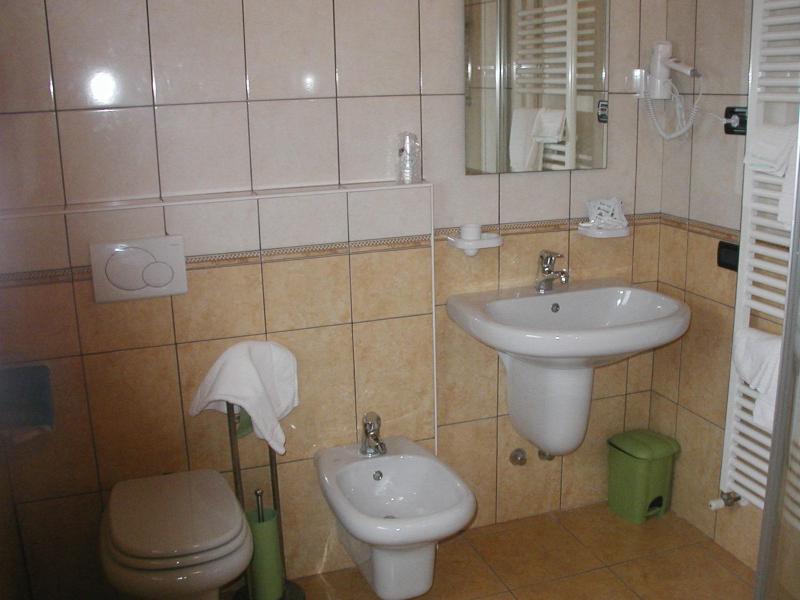 Double or Twin Room image 2