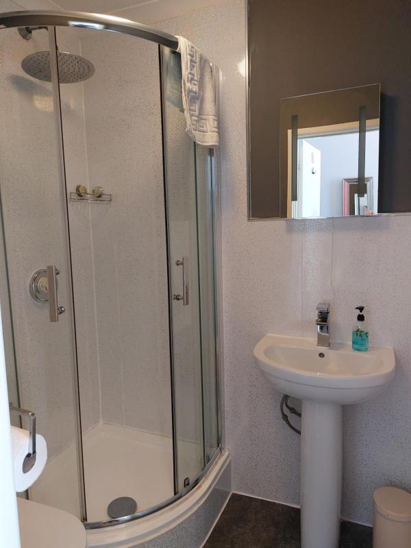 Economy Double Room image 3
