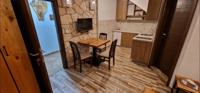 Apartment with Mountain View image 3