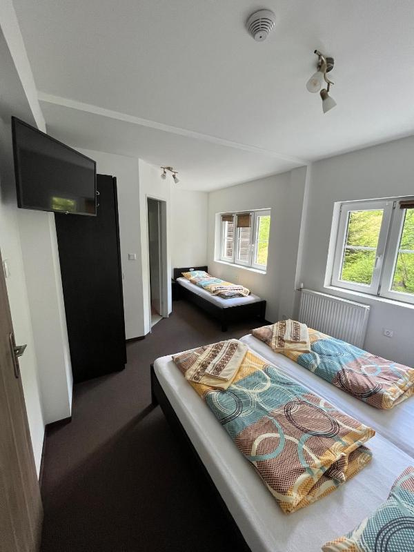 Triple Room with Private Bathroom image 1
