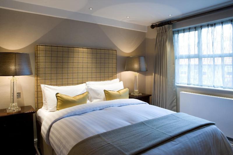 Deluxe Double Room image 2