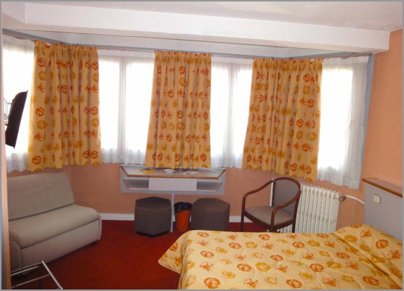 Twin Superior Room - Bath image 2