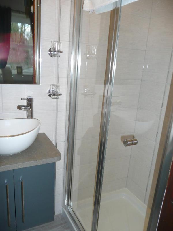 Standard Double Room image 4