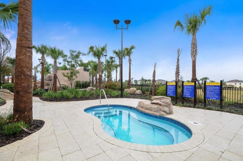 Lake View at Solterra Resort 7 Bedrooms Sleeps 18 villa - image 12