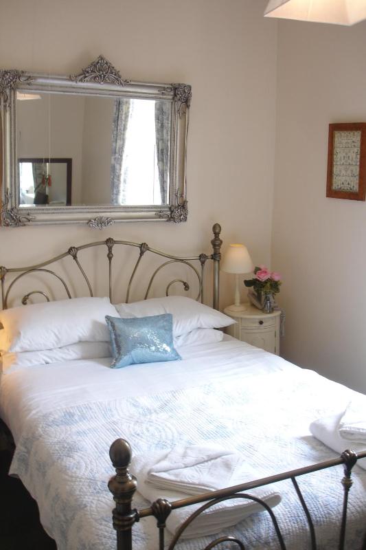 Small Double Room image 2