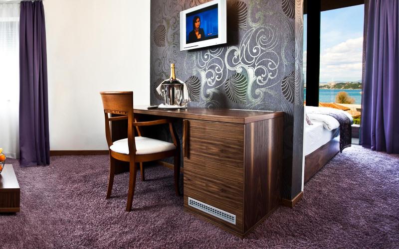 Classic Quadruple Room image 1