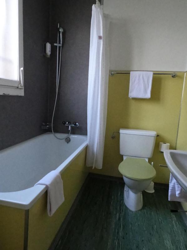 Single Room with Bathroom image 2