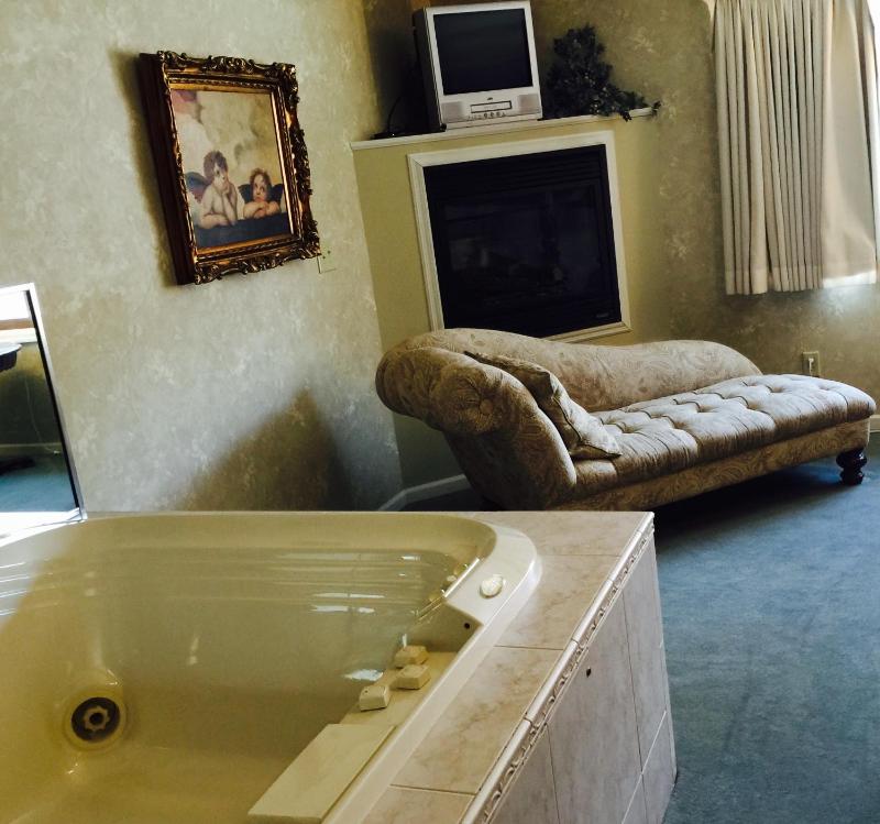 Luxury Suite image 3