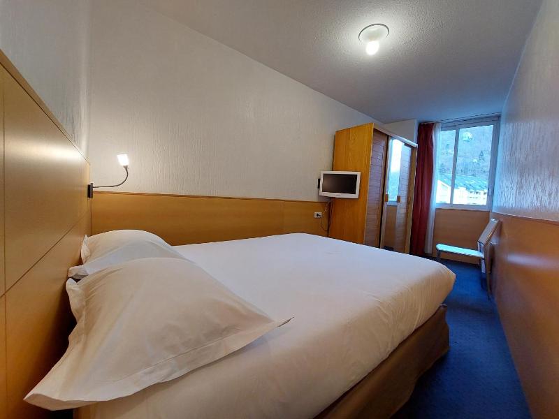 One-Bedroom Apartment image 4