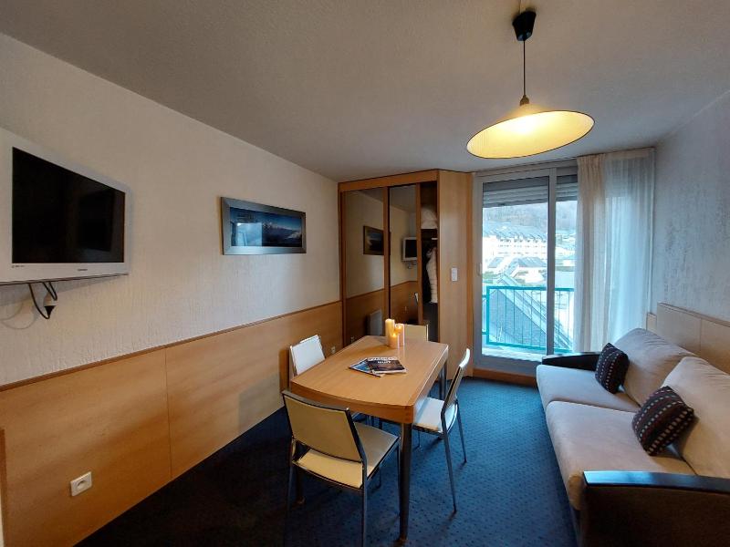 One-Bedroom Apartment image 2