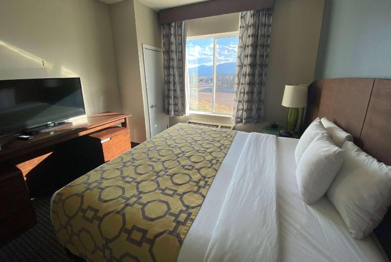 King Room with Mountain View - Non-Smoking image 4