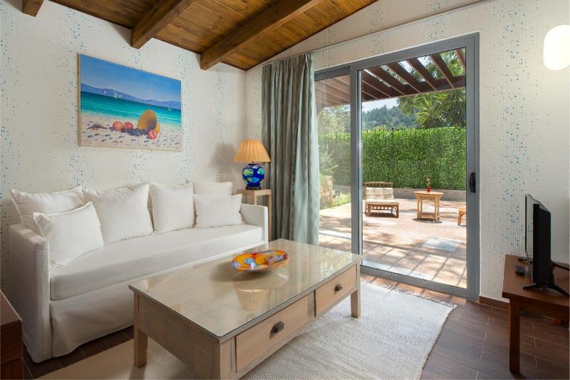 Deluxe Bungalow image 1
