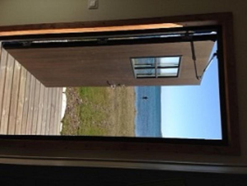 Two-Bedroom Cottage Seafront image 3
