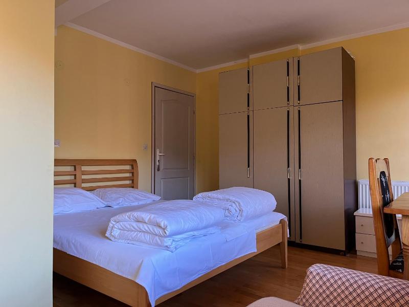 Studio with Balcony image 3