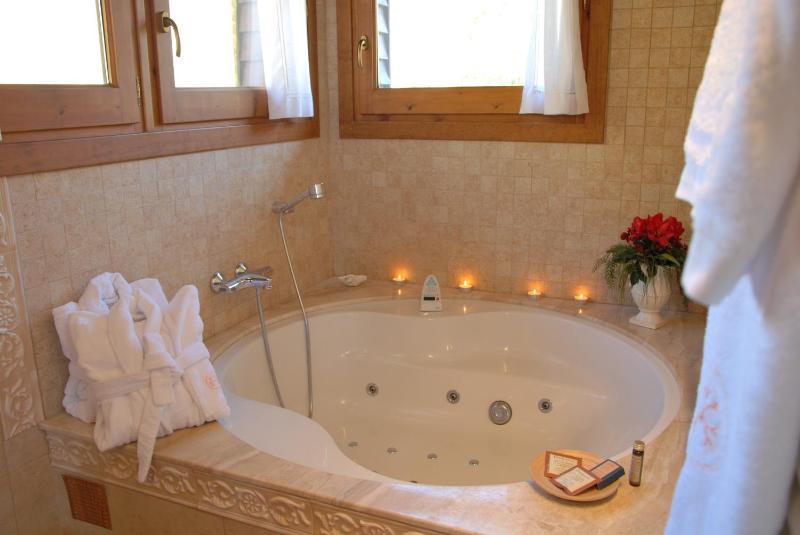 Junior Suite with hydromassage bath image 1