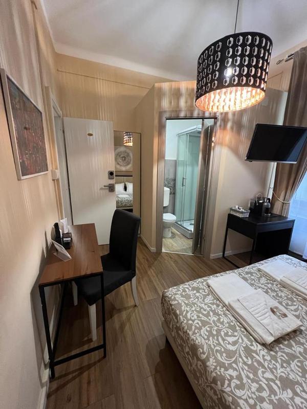 Double or Twin Room with Private Bathroom image 3
