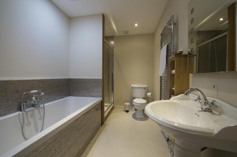 Luxury Double Room image 3