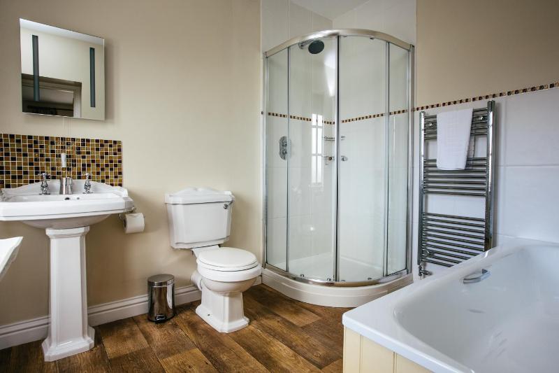 Double or Twin Room image 4