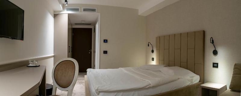 Double room without view image 1