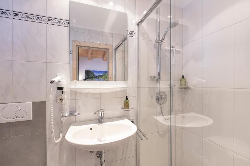 Standard Double Room image 4