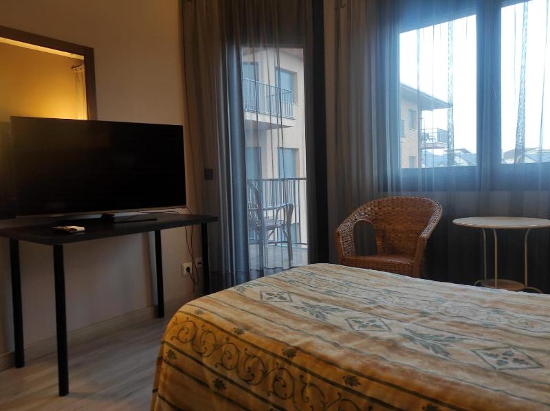 Double or Twin Room with Balcony image 3