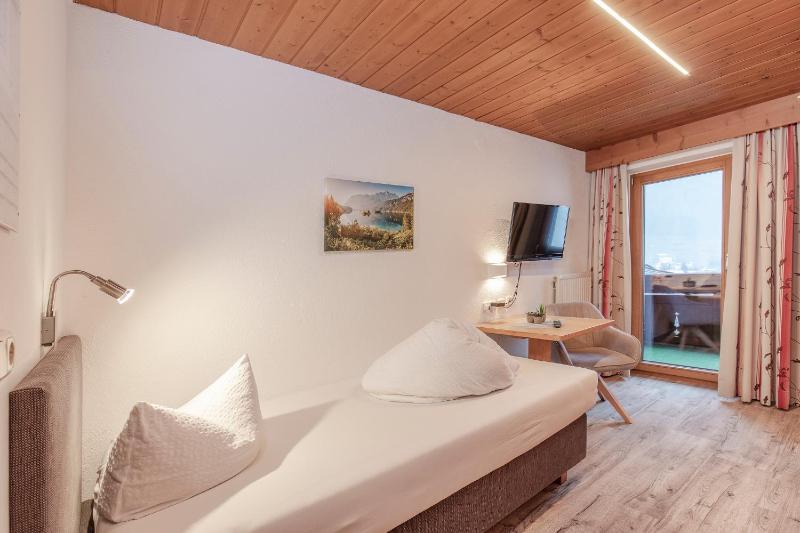 Single Room image 3