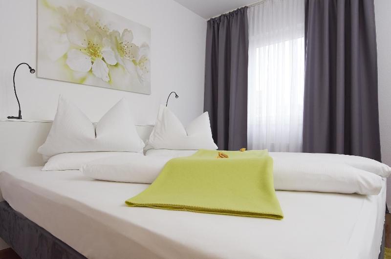 Double Room image 4