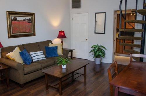 Jean Lafitte House - image 5