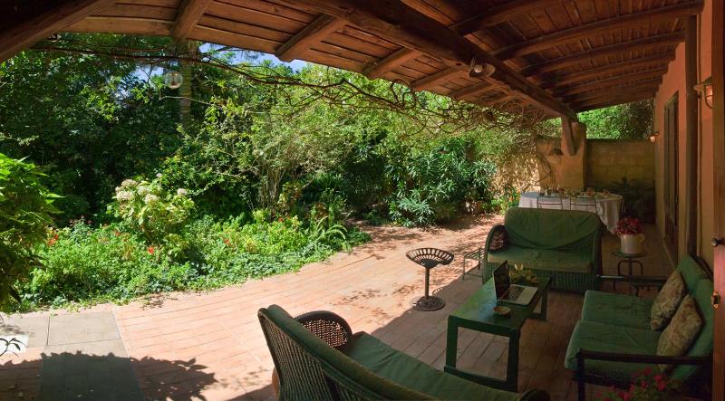 Double Room with Garden View image 2