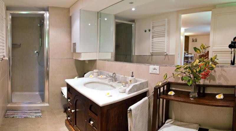 Suite with Garden View image 4