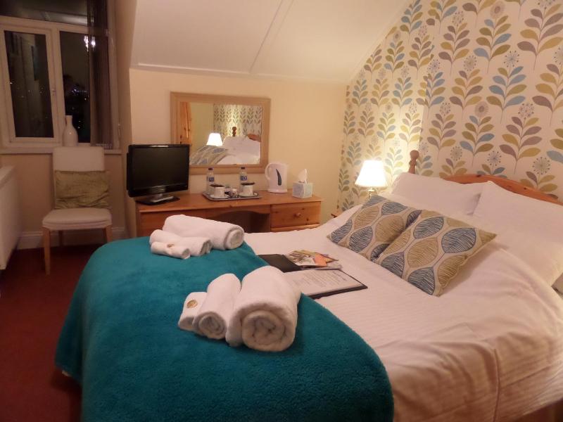 Double Room with En-Suite image 4