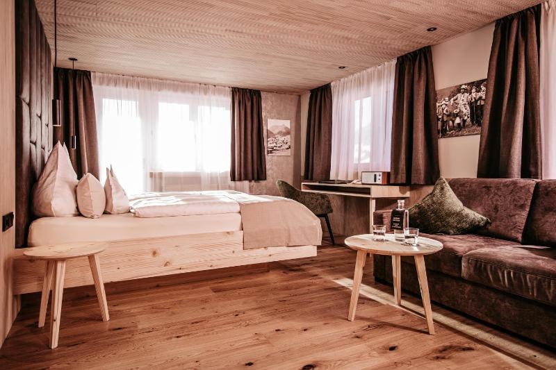 Double Room with Mountain View image 3