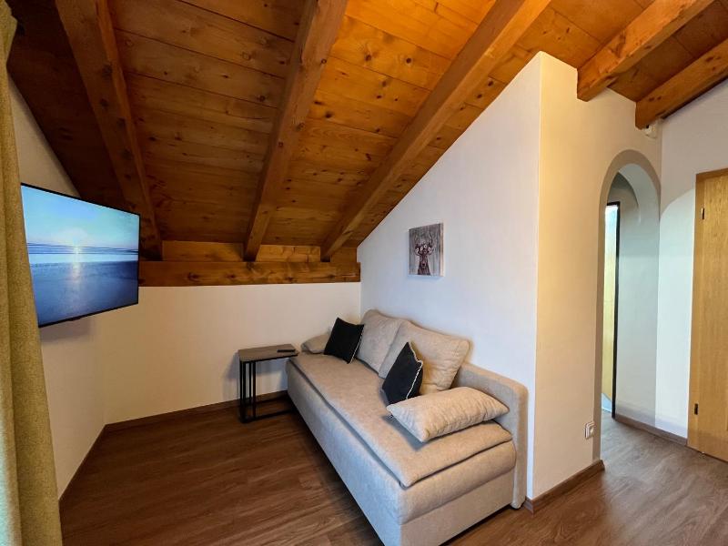 Apartment with Balcony - Annex (1 Adult) image 2