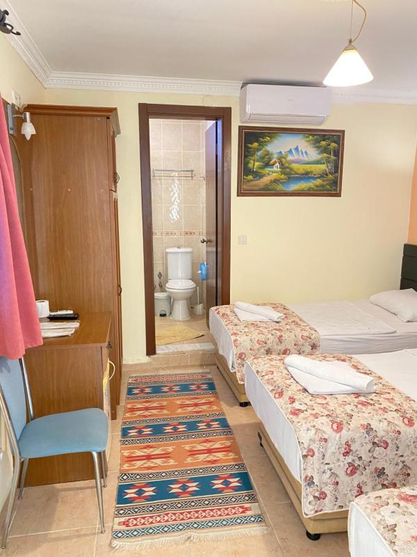 Standard Triple Room image 4