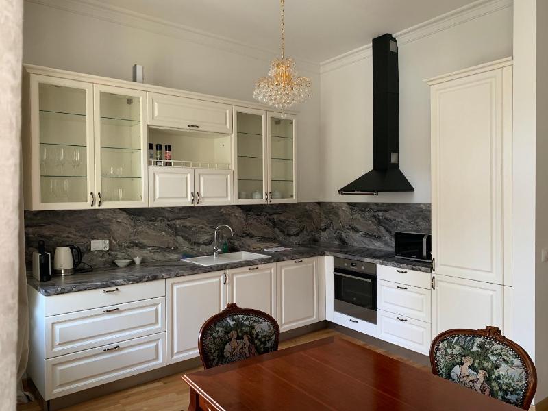 Deluxe Apartment image 2