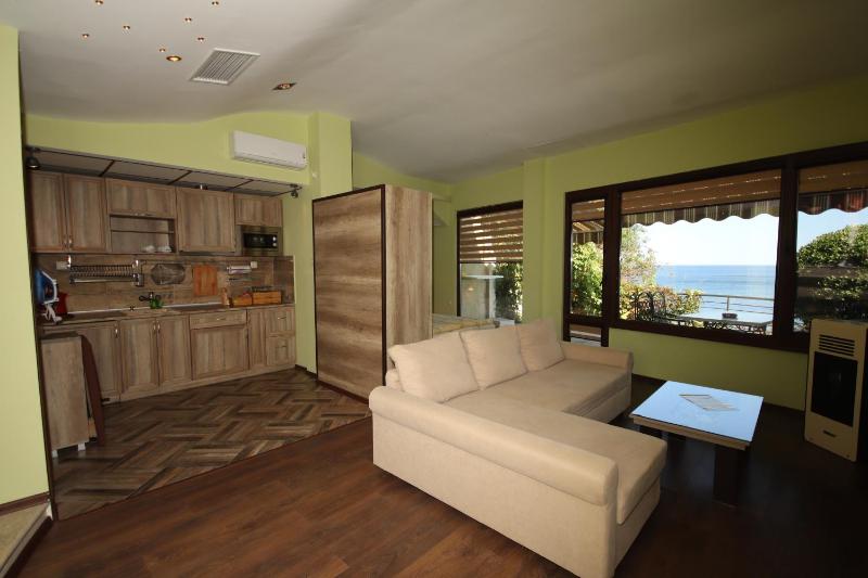 Studio with Sea View image 2