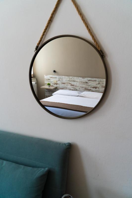Standard Double Room image 3